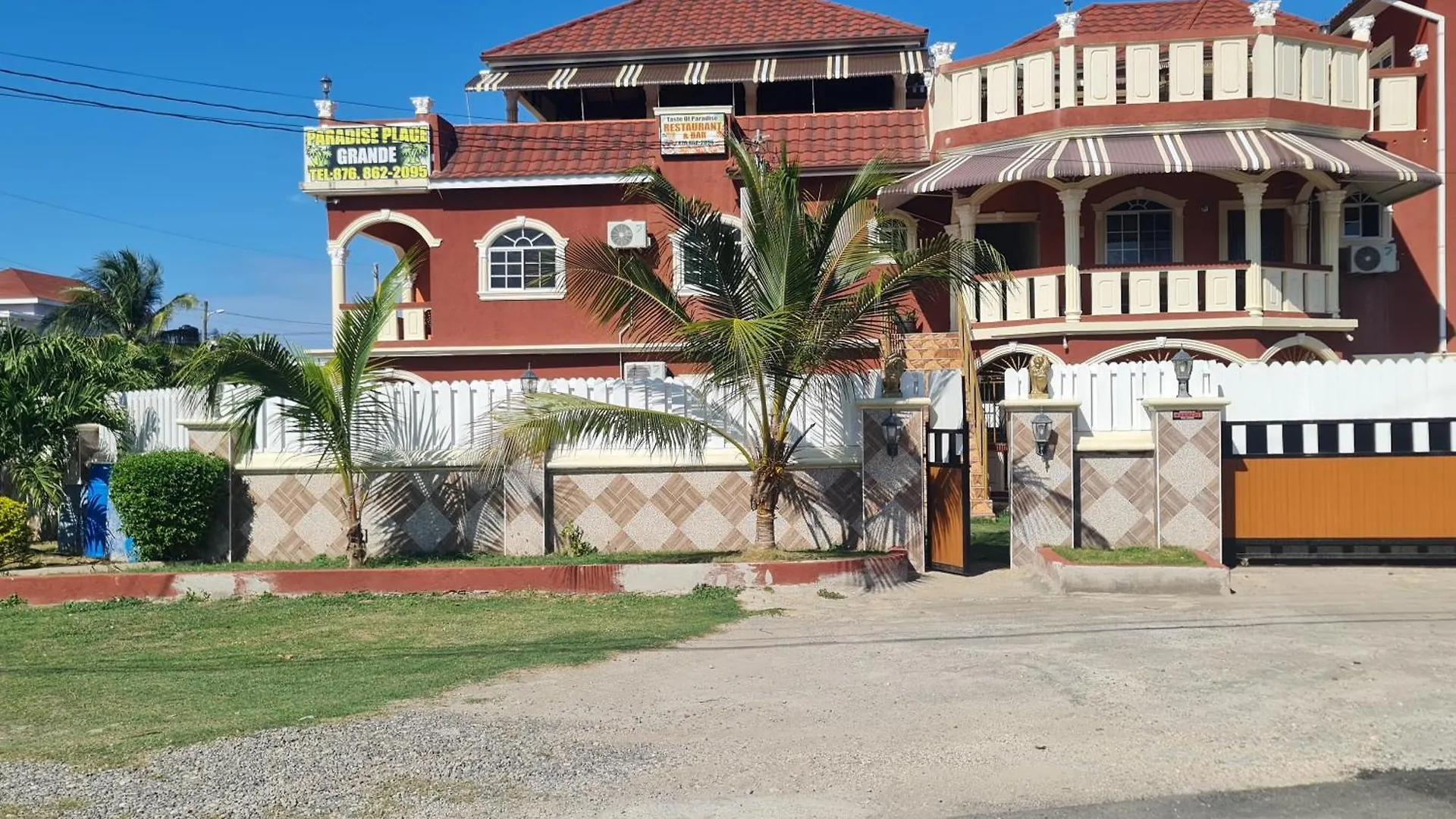 Paradise Place Grande location